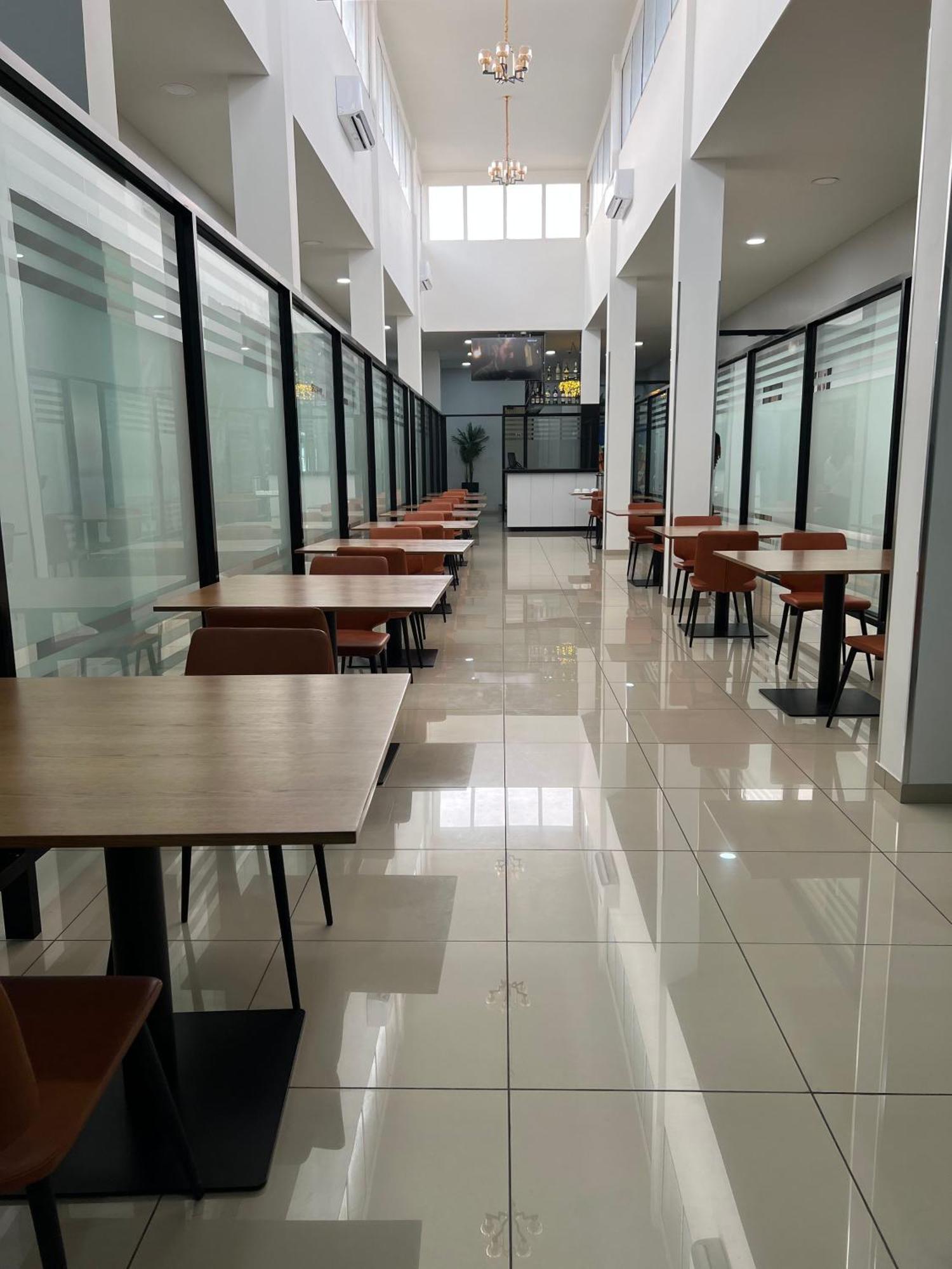Ixoras Hotel Victoire Kinshasa Eksteriør billede